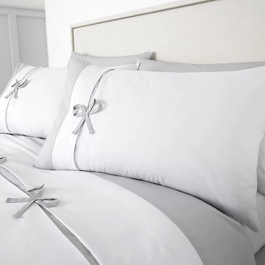 8 Pcs Flaneur Bow White Bed Sheet Set (Quilt, Pillow & Cushion Covers)