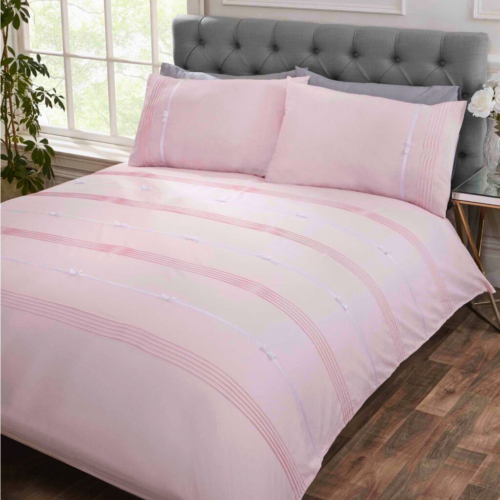 8 Pcs Flaneur Pink Bed Sheet Set (Quilt, Pillow & Cushion Covers)