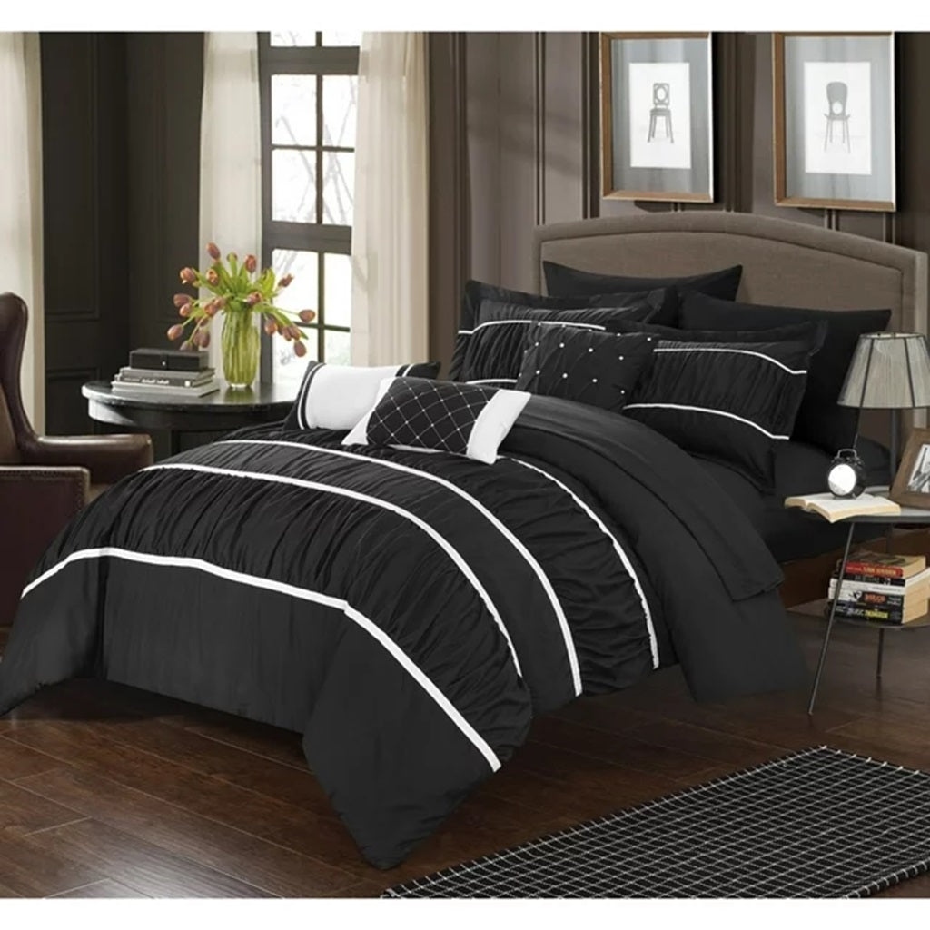 8 Pcs Splendid Black With White Bed Set - Quilt, Pillow & Cushion Cover