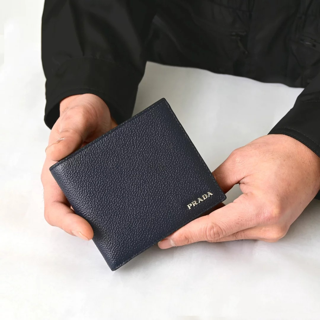 Designer Prada Leather Bifold Men Wallet Black ( Made in Italy )