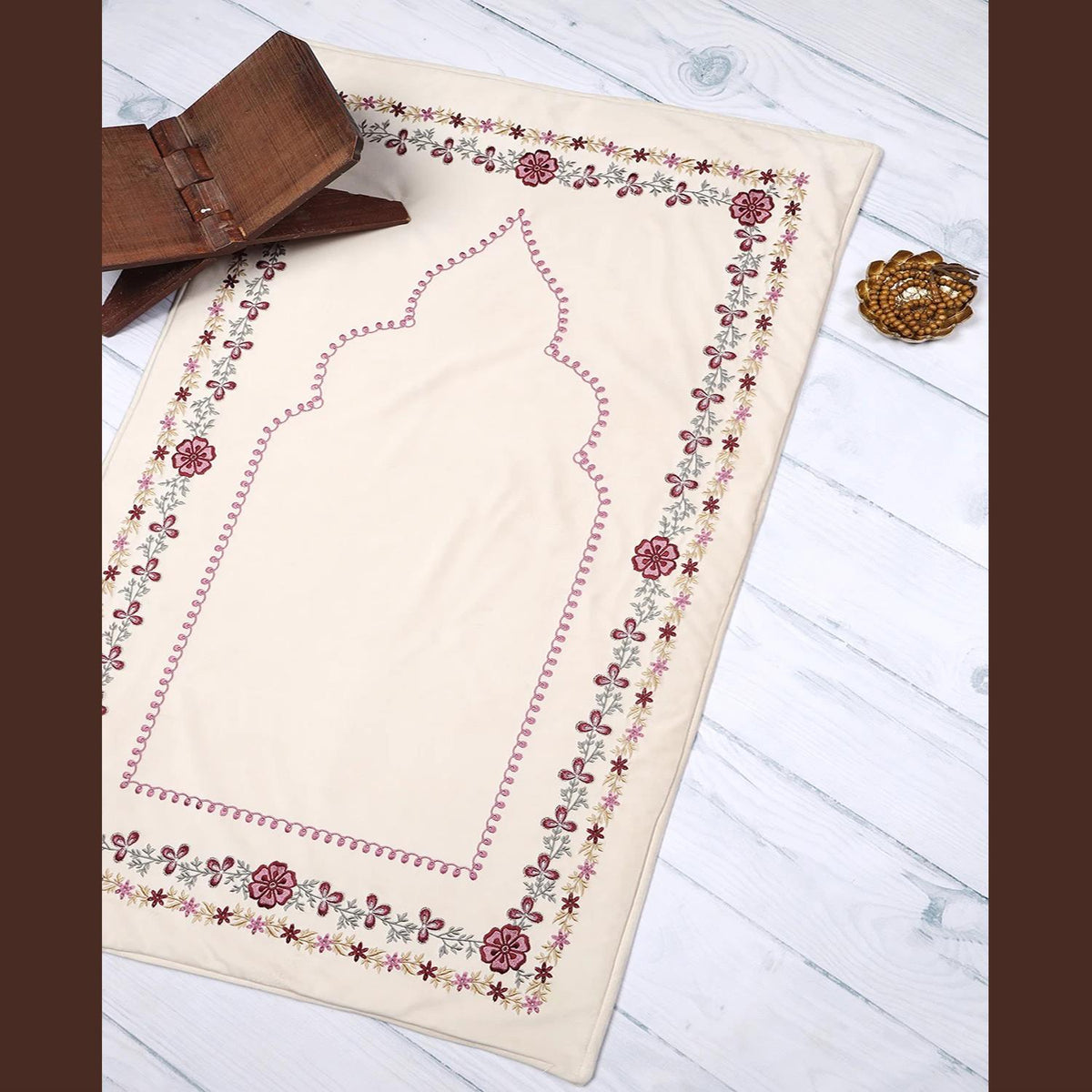 Luxury Embroidered Velvet Prayer Mat / Jaye Namaz Off White