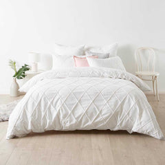 6 Pcs Pinch Pleat White Bed Sheet Set With Quilt, And Pillow Covers